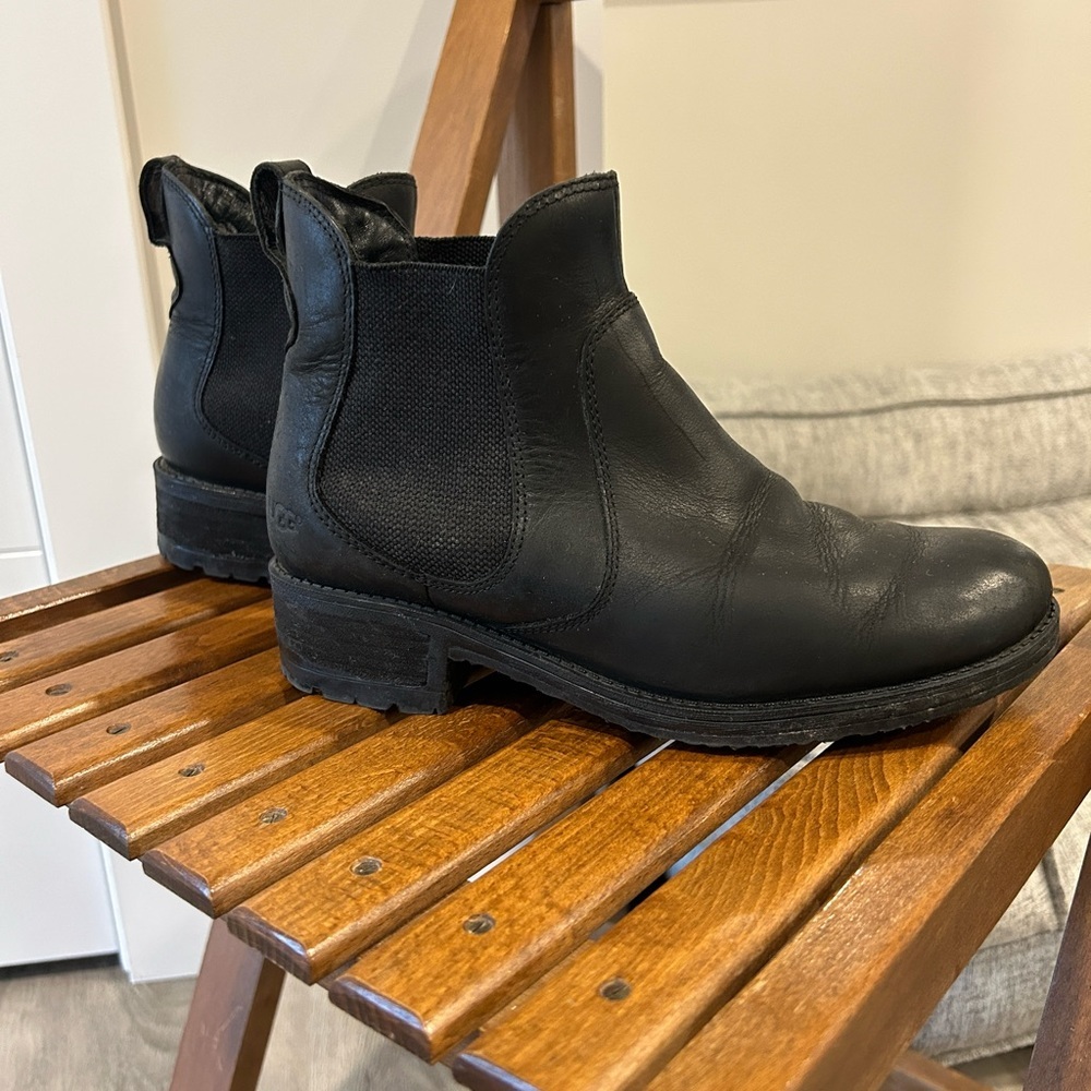 UGG Women's Bonham Ankle Boot Black Leather size 8